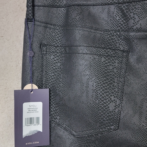 NYDJ Black Ami Raceway Faux Leather Snakeskin Skinny Jeans Sz 10 NEW - Picture 9 of 16